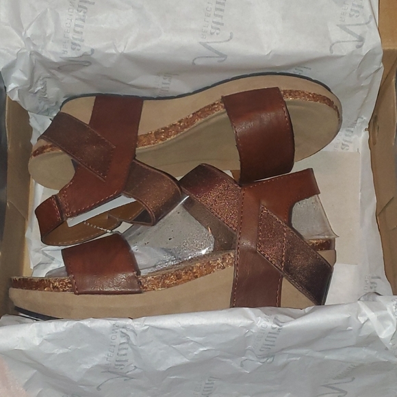 Wedge Sandals - Picture 1 of 10